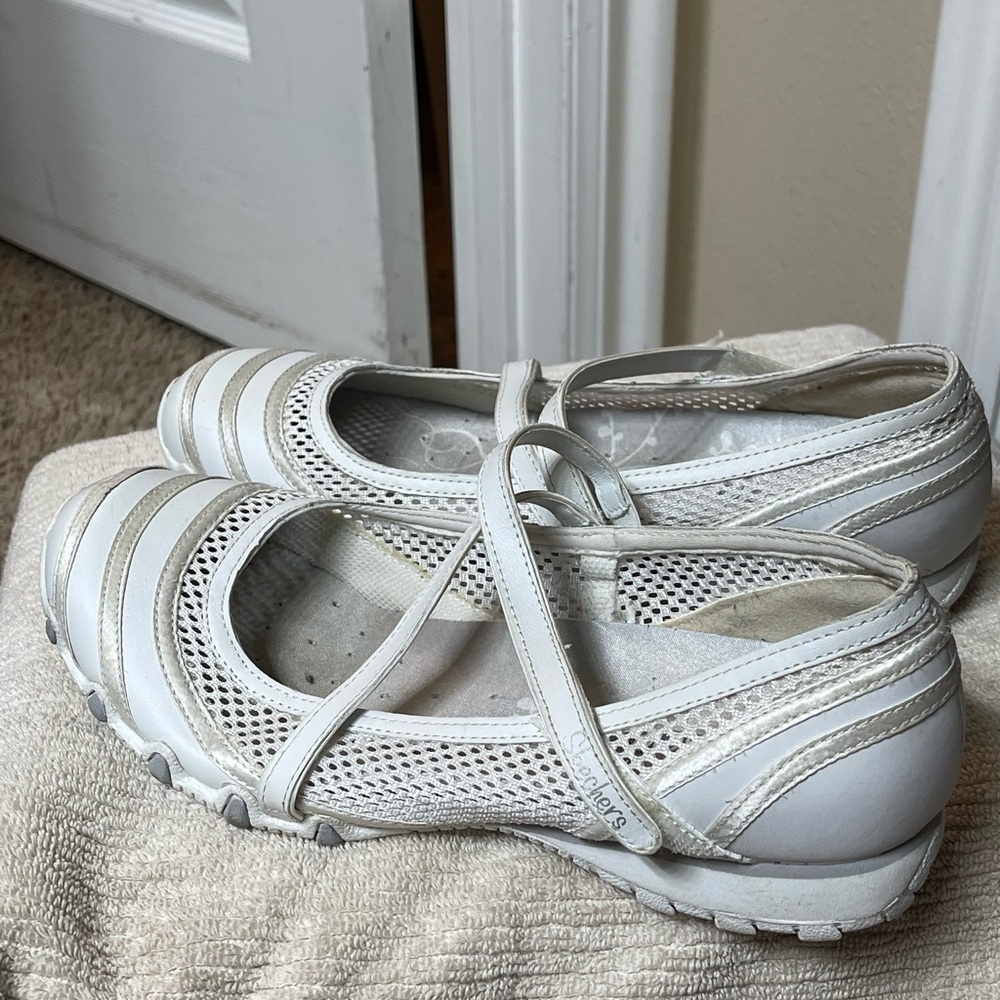 Skechers White Flats with Supportive Sole and Velcro Strap